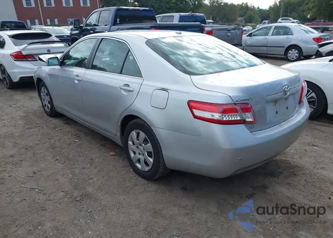 2010 Toyota Camry Le z USA, uszkodzony, nr VIN 4T1BF3EK8AU095268